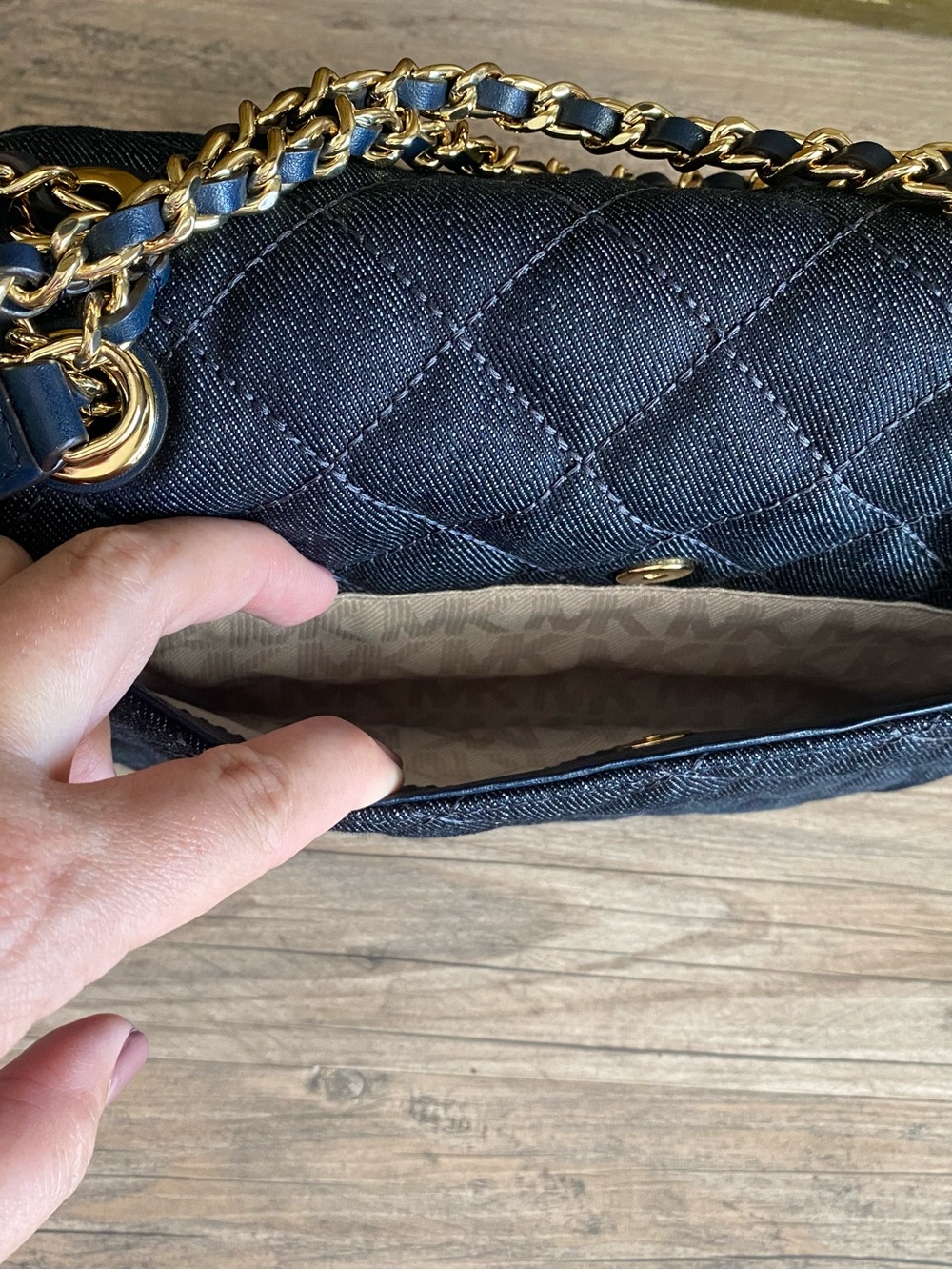 Michael Kors Navy Quilted Shoulder Bag with Gold Chain - Picture 4 of 9